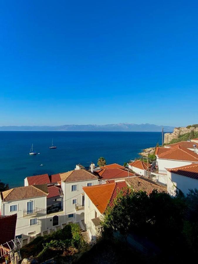 Blu Blu Apartment With Castle View Короні Екстер'єр фото